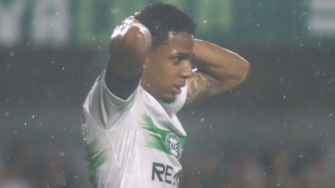 Coritiba tem mais um jogador com grave lesão em 2026; piá do Couto estava emprestado