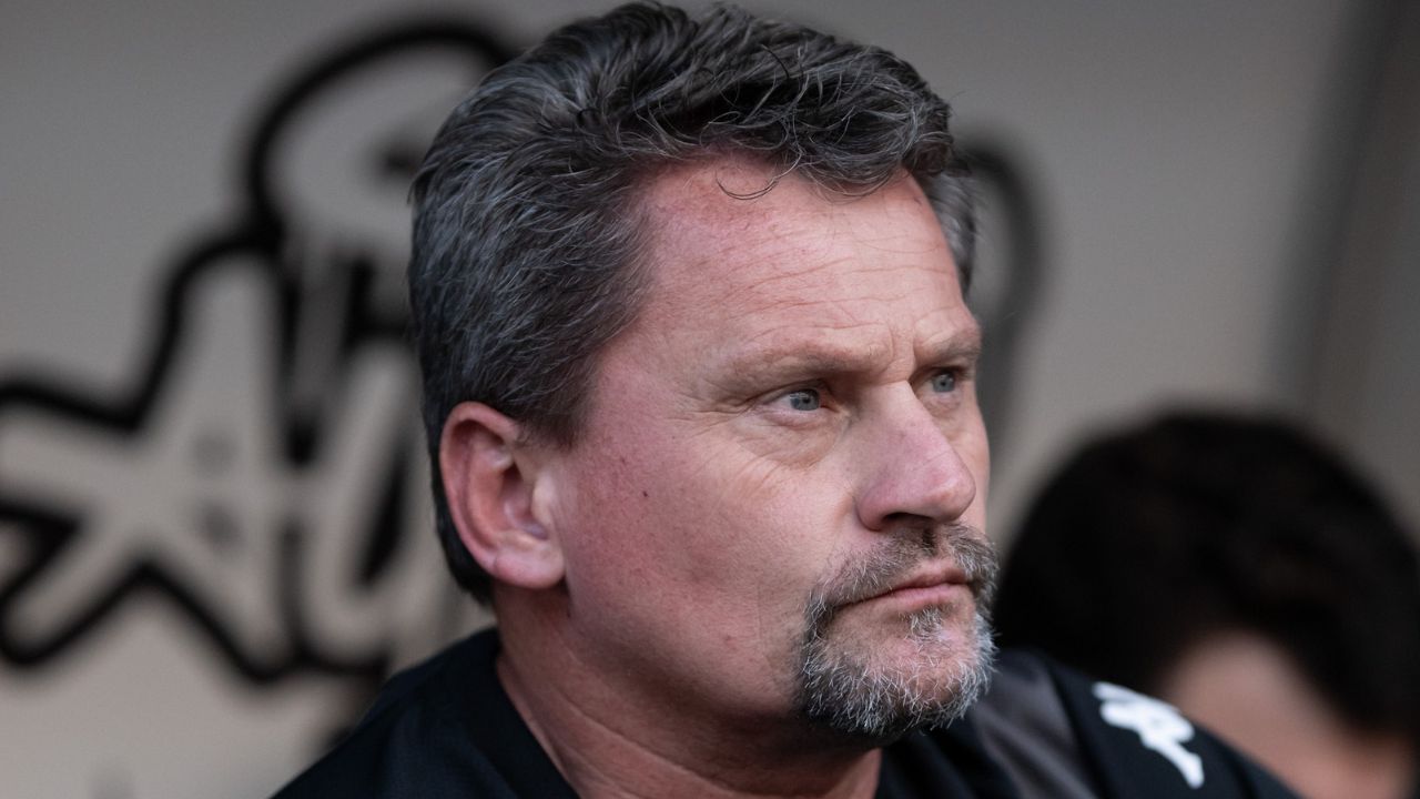 Ex-técnico do Coritiba é favorito para assumir SAF promovida à Série B