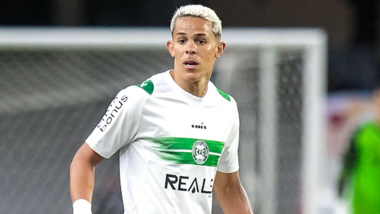 Pai de volante do Coritiba viraliza com forte desabafo