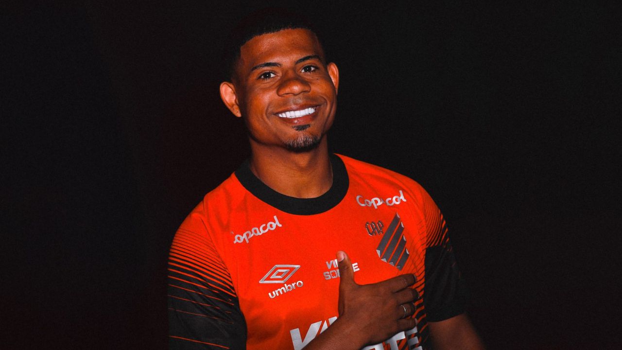 Pai de lateral do Athletico revela torcida para o Corinthians e cria polêmica