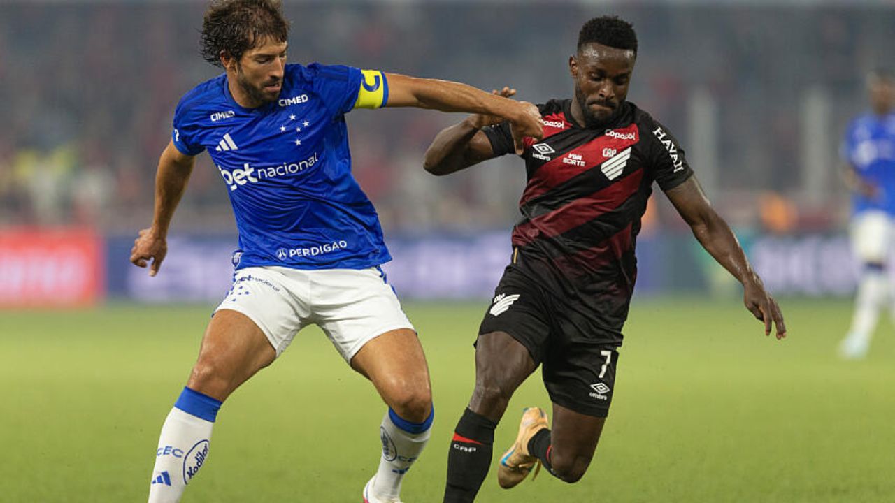 Athletico e Cruzeiro duelam pela liderança do returno do Brasileirão; veja números