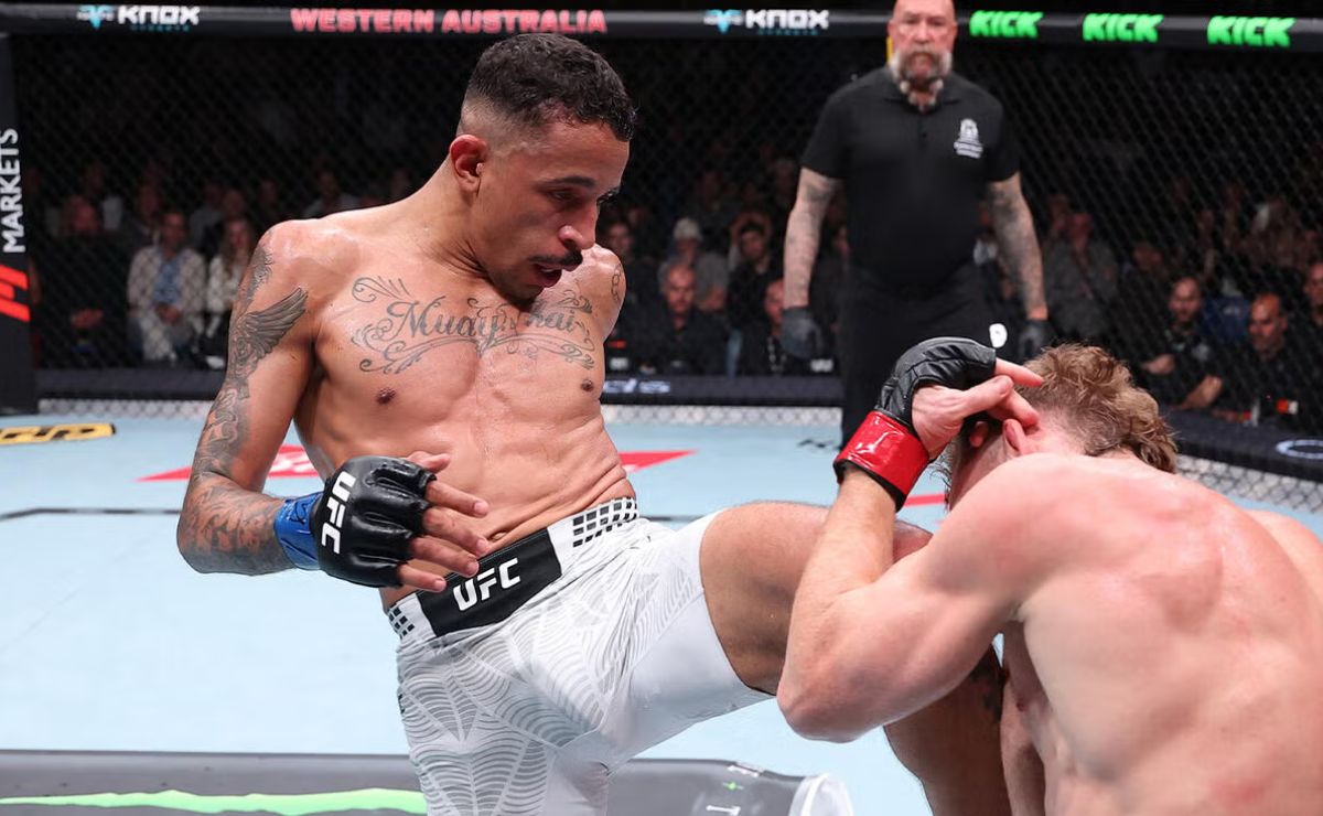 Carlos Prates dá salto no ranking do UFC e fica perto do cinturão