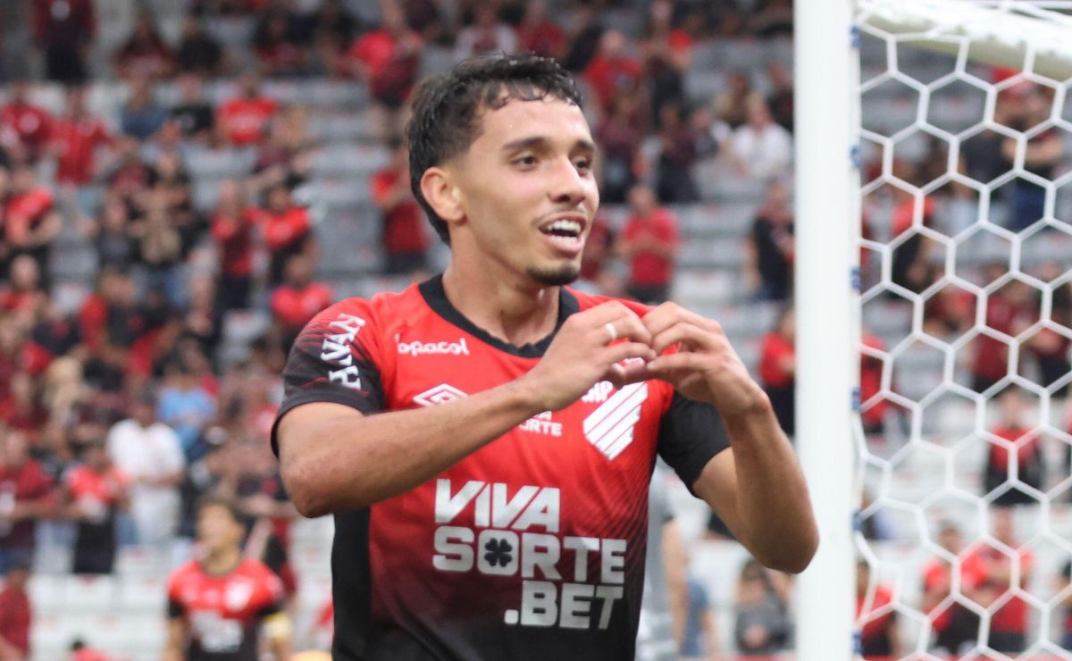 Drama no hospital: Joia do Athletico desabafa e fala sobre recuperação