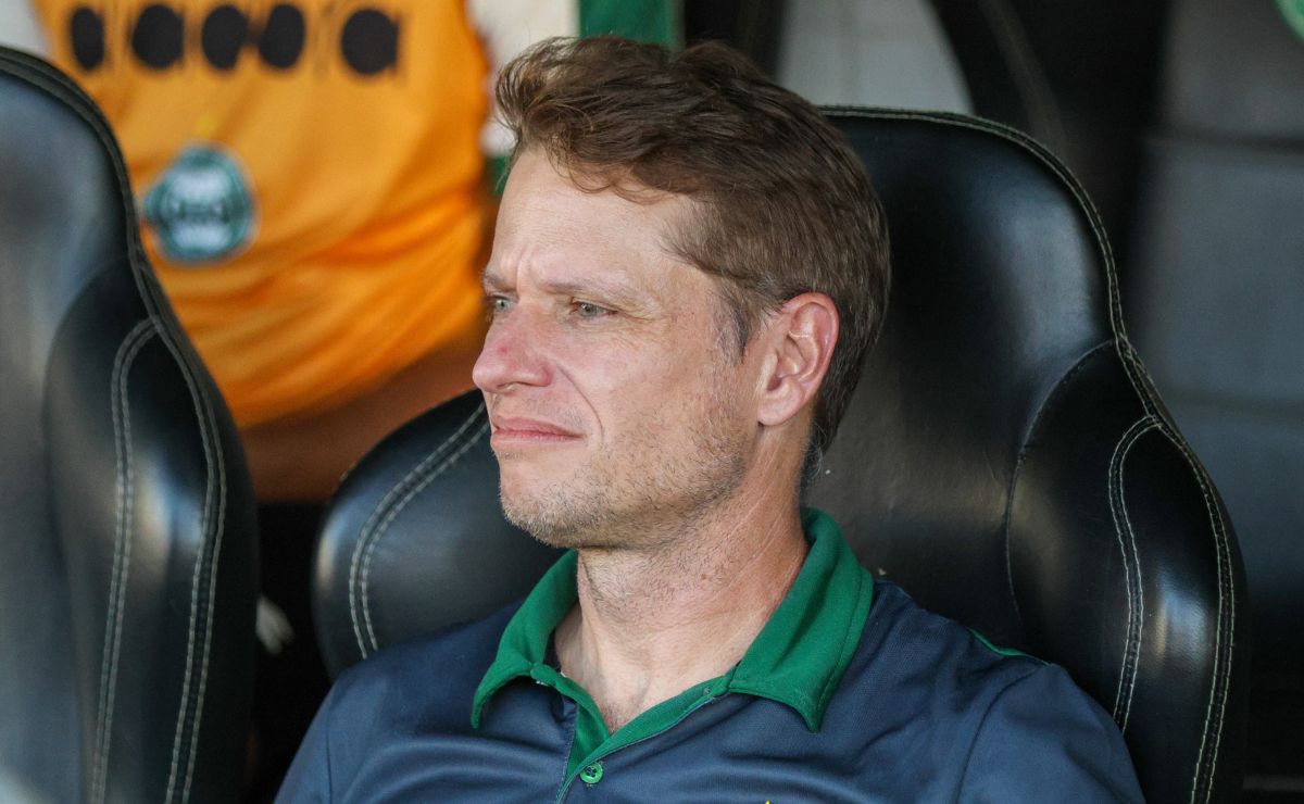 Coritiba ganha reforço contra o Santos e atacante projeta “final”