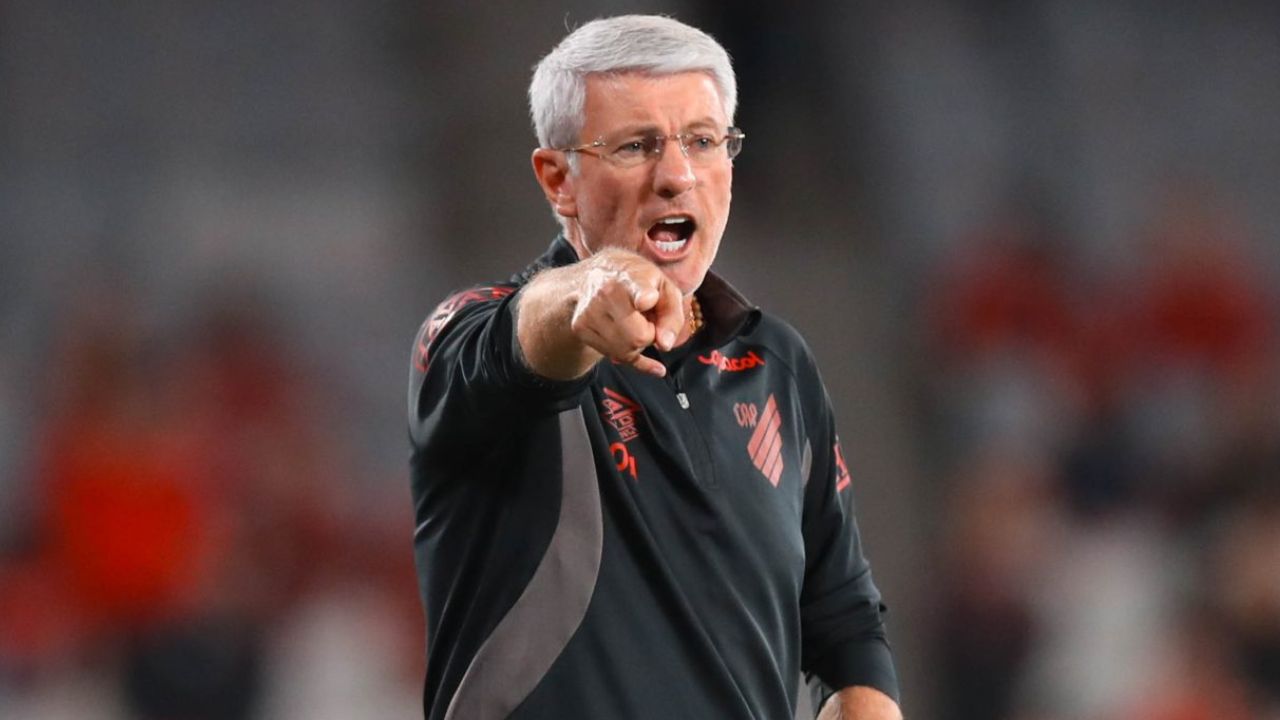 Odair revela receio com torcida do Athletico: “Cobranças excessivas”