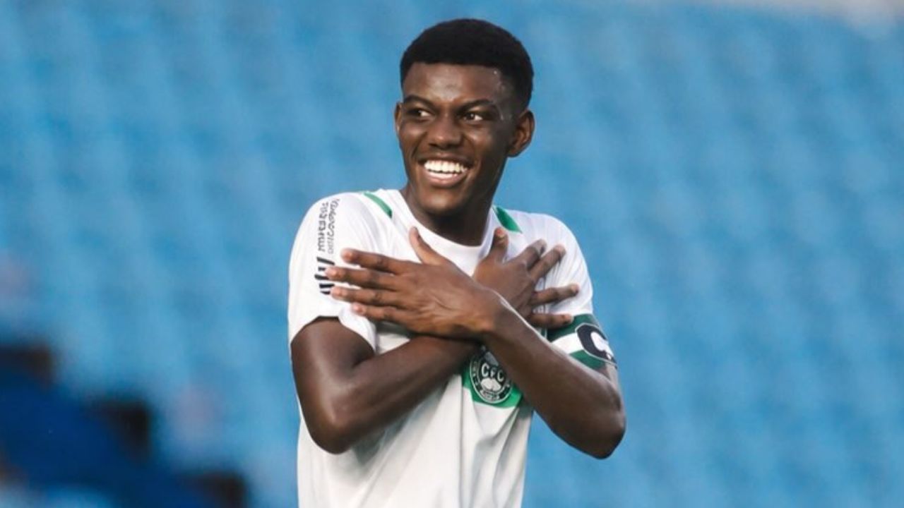 Sem chances no Brasileirão, joia do Coritiba marca golaço; Keirrison manda recado