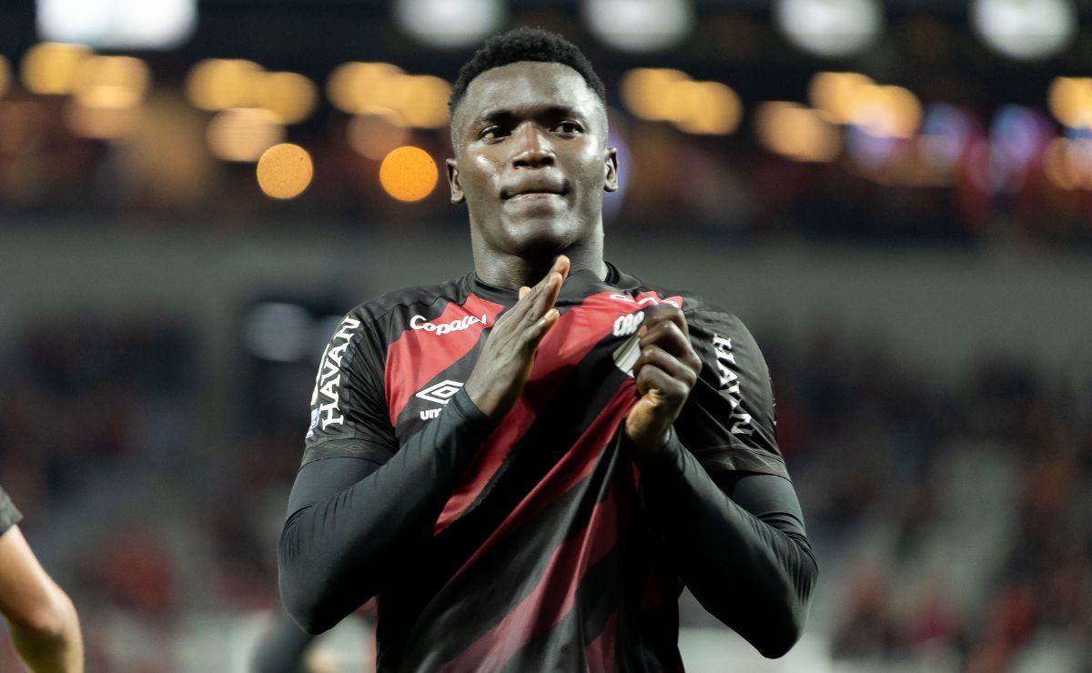 Viveros revela drama com filho após brilhar no Athletico