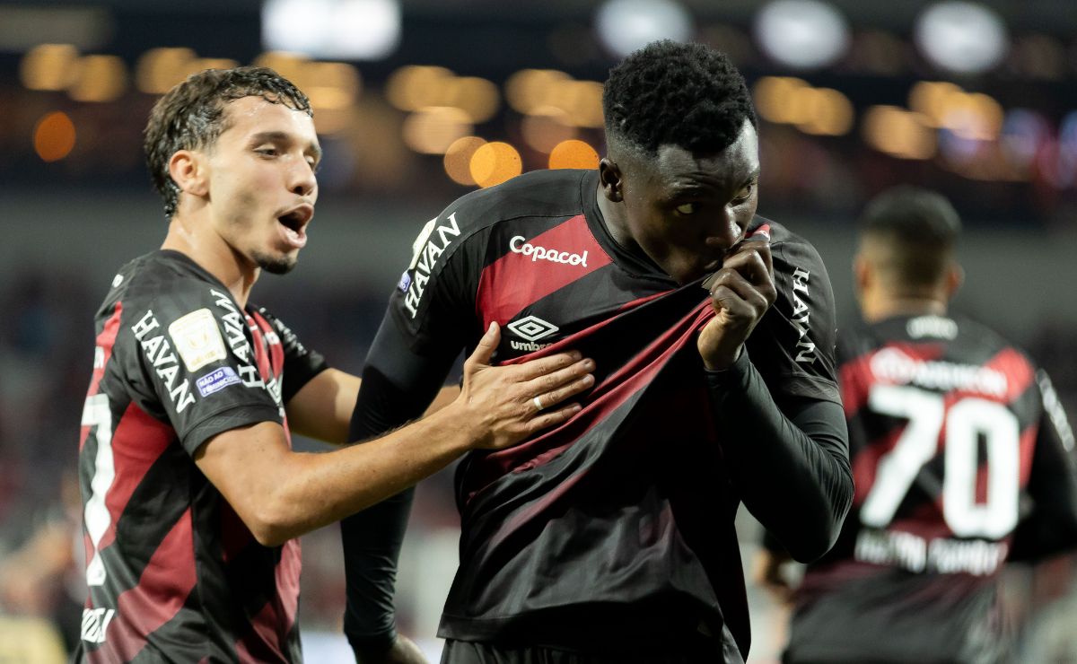 Viveros vira herói e explode a Baixada em noite épica do Athletico