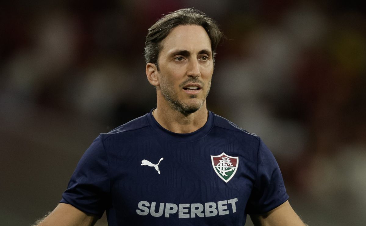 Gramado de estádio do Operário revolta técnico do Fluminense: “Impossível de jogar”