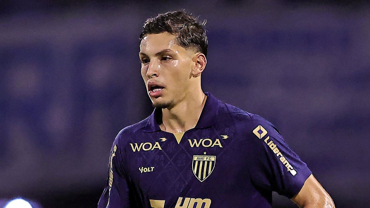 Athletico negocia com promessa de 19 anos no mercado de transferências