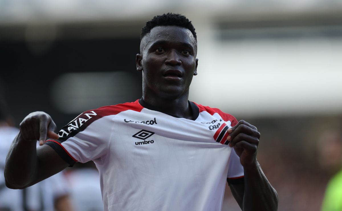 Viveros decide, Athletico vence o Remo e entra no G4 do Brasileirão