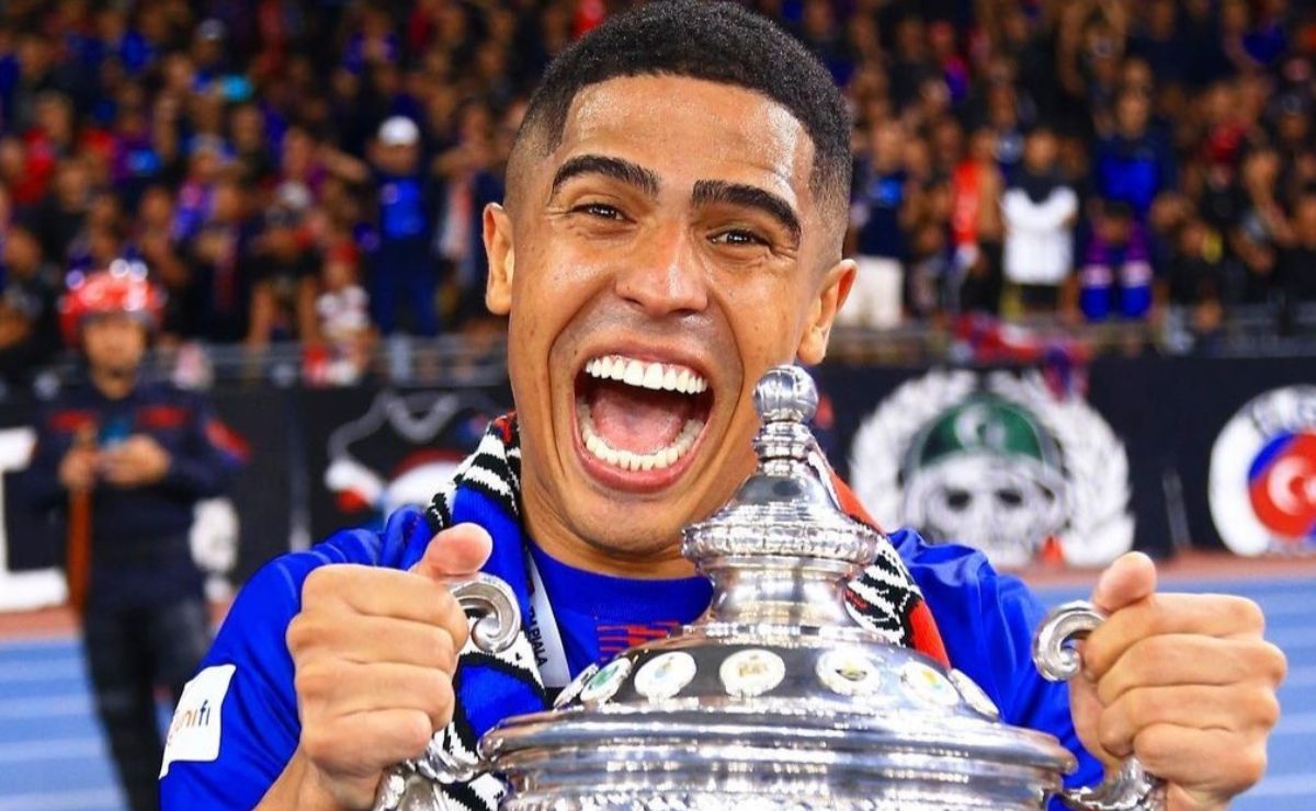 Ex-Athletico marca seis gols no mesmo jogo e vira lenda na Malásia