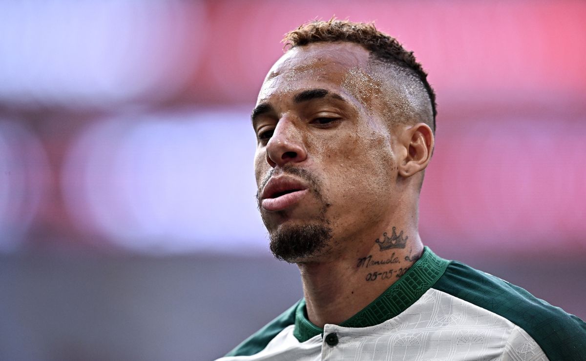 Com novo expulso, Coritiba é atropelado pelo Flamengo