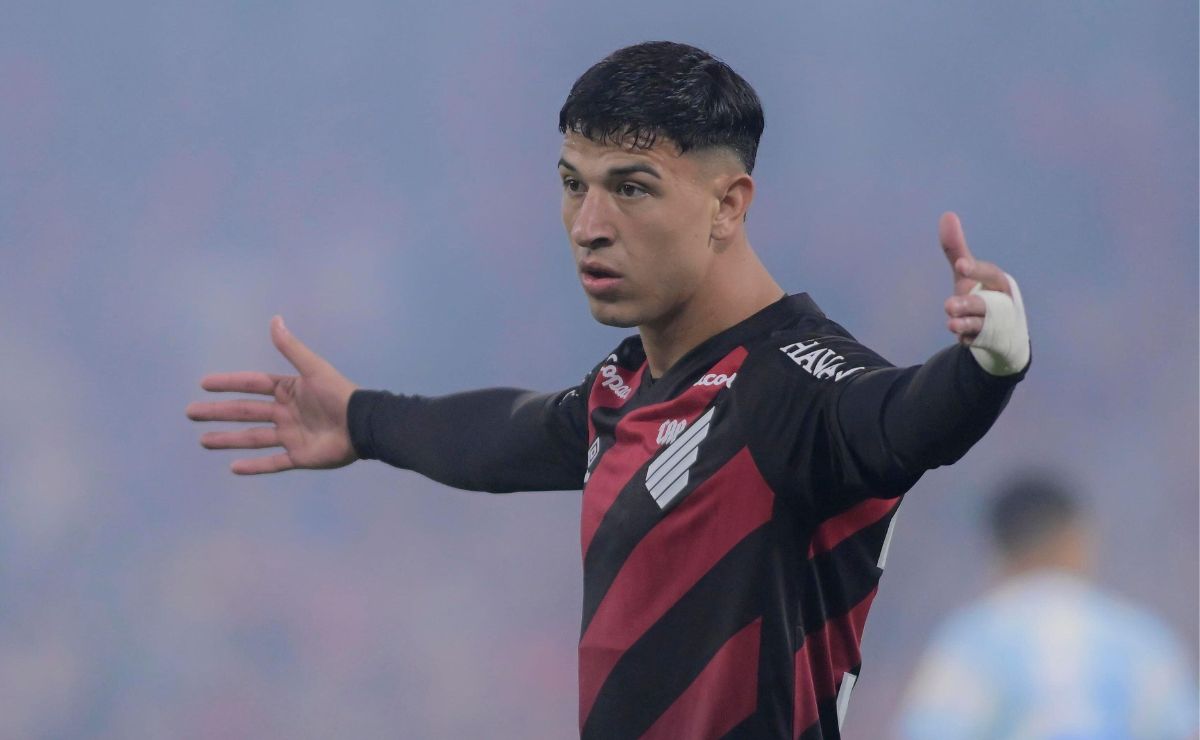 Expulsão de Esquivel escancara fragilidades do Athletico contra o Grêmio