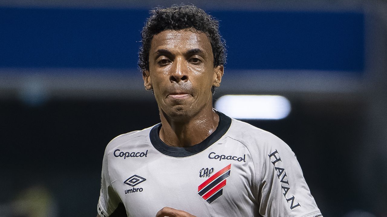 Melhor mandante, Athletico mira recuperação fora de casa no Brasileirão