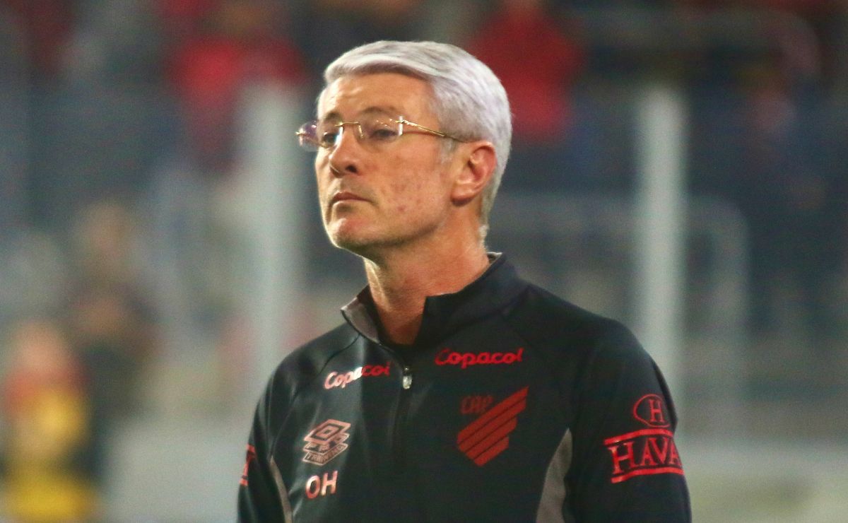 Odair Hellmann dispara após empate do Athletico e alfineta técnico do Grêmio