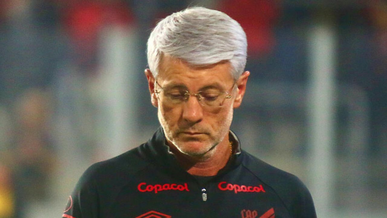 Auxiliar do Grêmio relembra fracassos de Odair e ironiza técnico do Athletico