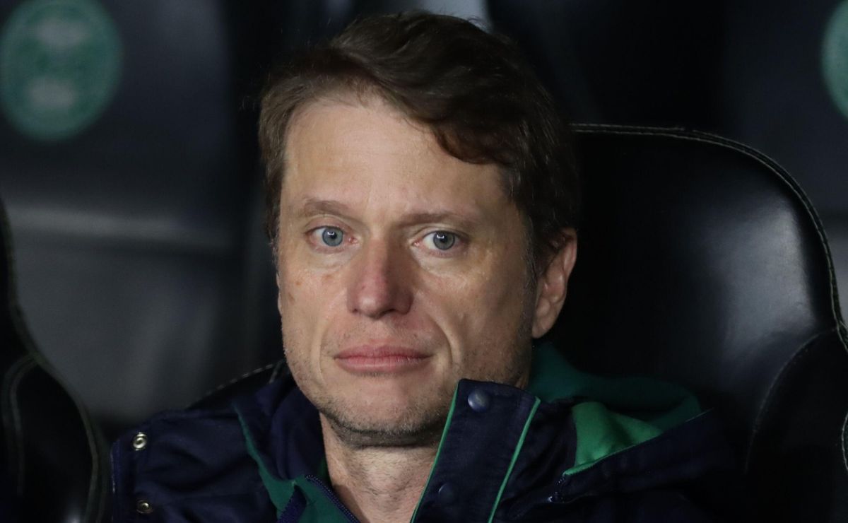 Fernando Seabra rebate torcida e revela surto no Coritiba