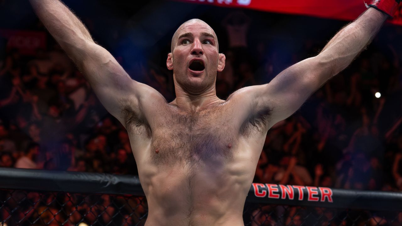 UFC 328: Strickland tira invencibilidade de Chimaev e volta a ser campeão