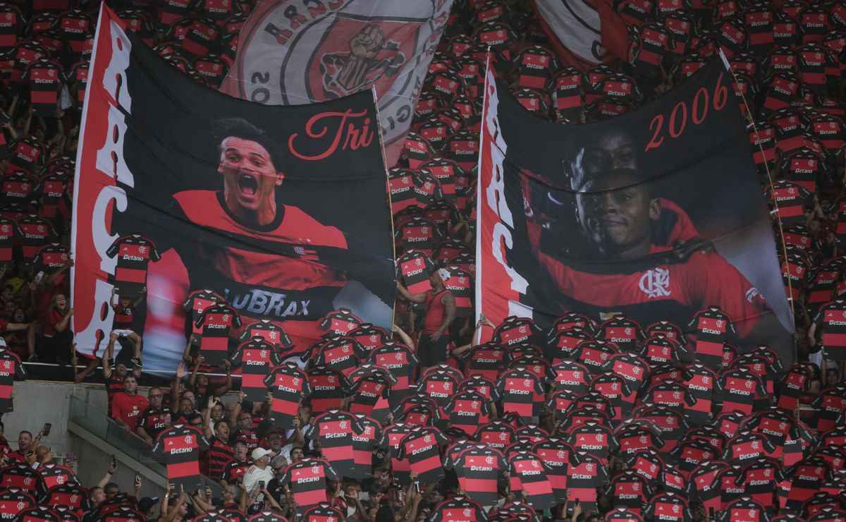 Flamengo e Corinthians disparam em ranking de redes no Brasil