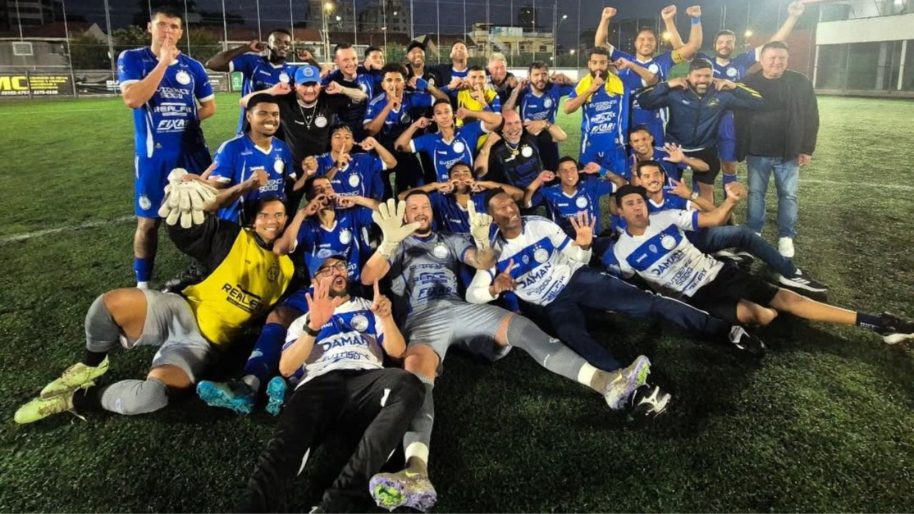 Ex-goleiro de Athletico e Paraná Clube vira herói de finalista da Suburbana