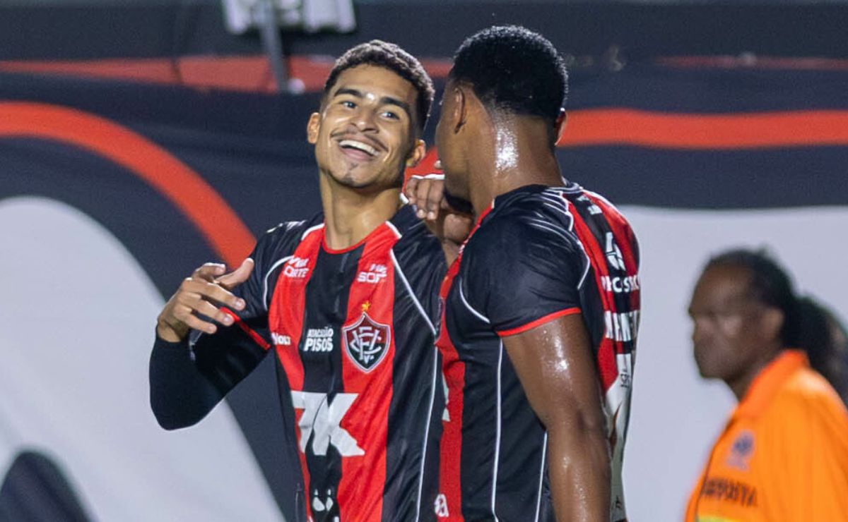 Vexame! Coritiba é massacrado pelo Vitória e sofre pior derrota do ano