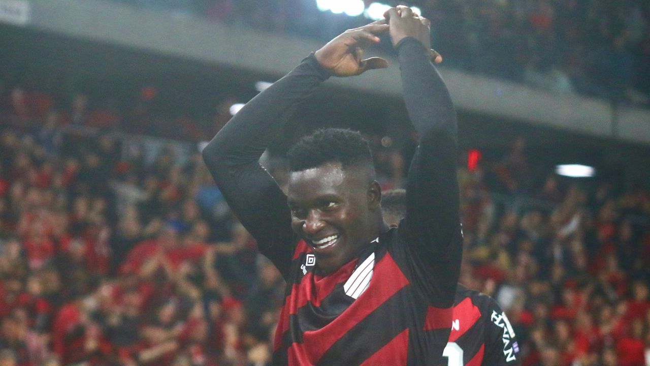 “Muita gente menospreza”: Viveros celebra fase do Athletico e minimiza ausência na Copa