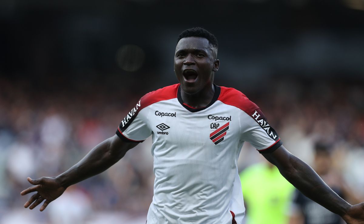 Viveros reassume artilharia do Brasileirão e aumenta expectativa para a Copa do Mundo