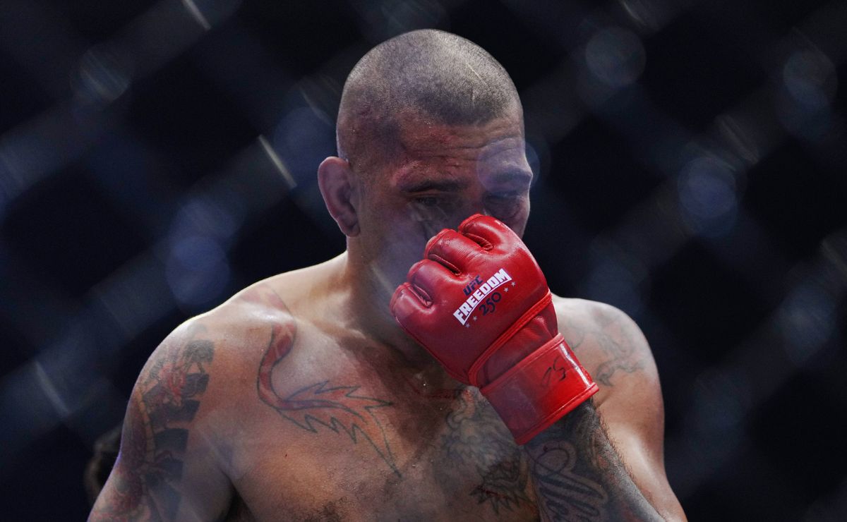 Poatan recebe suspensão de 180 dias após derrota no UFC