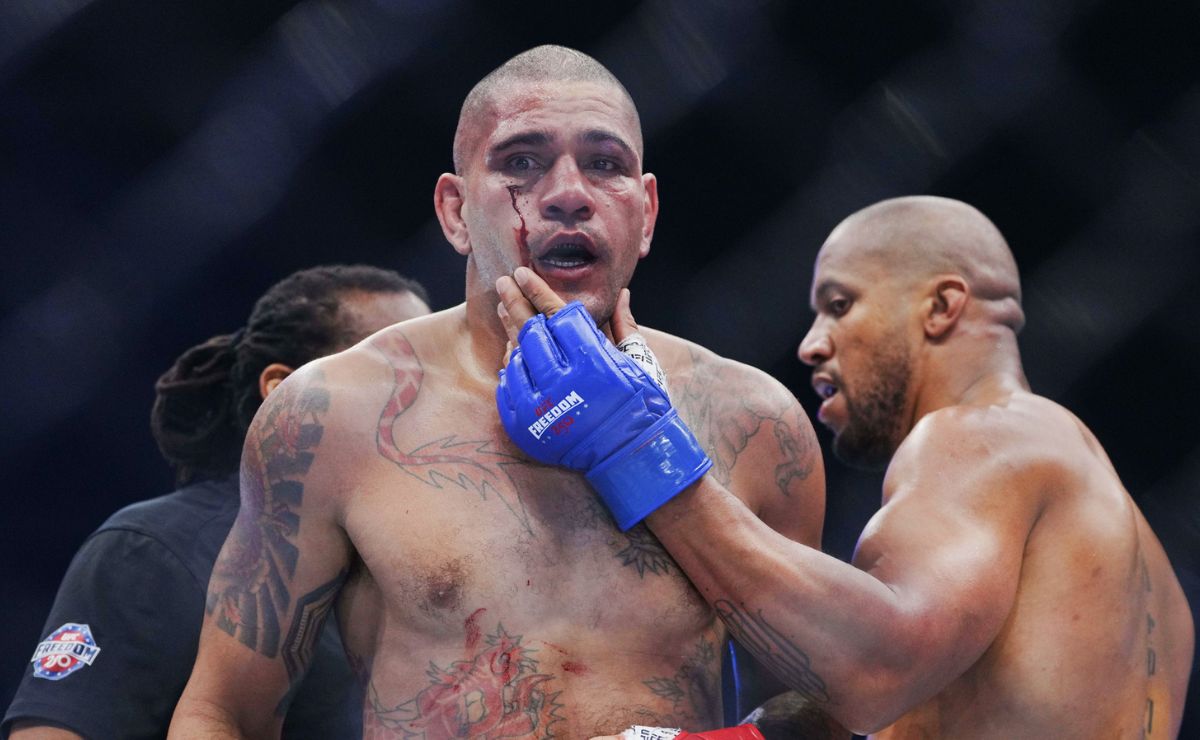 Alex Poatan despenca em ranking do UFC após nocaute sofrido