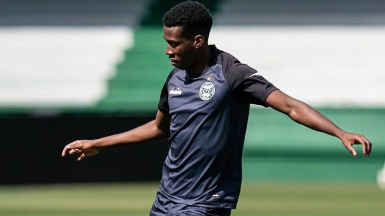 Promessa de seleção sul-americana busca espaço no Coritiba
