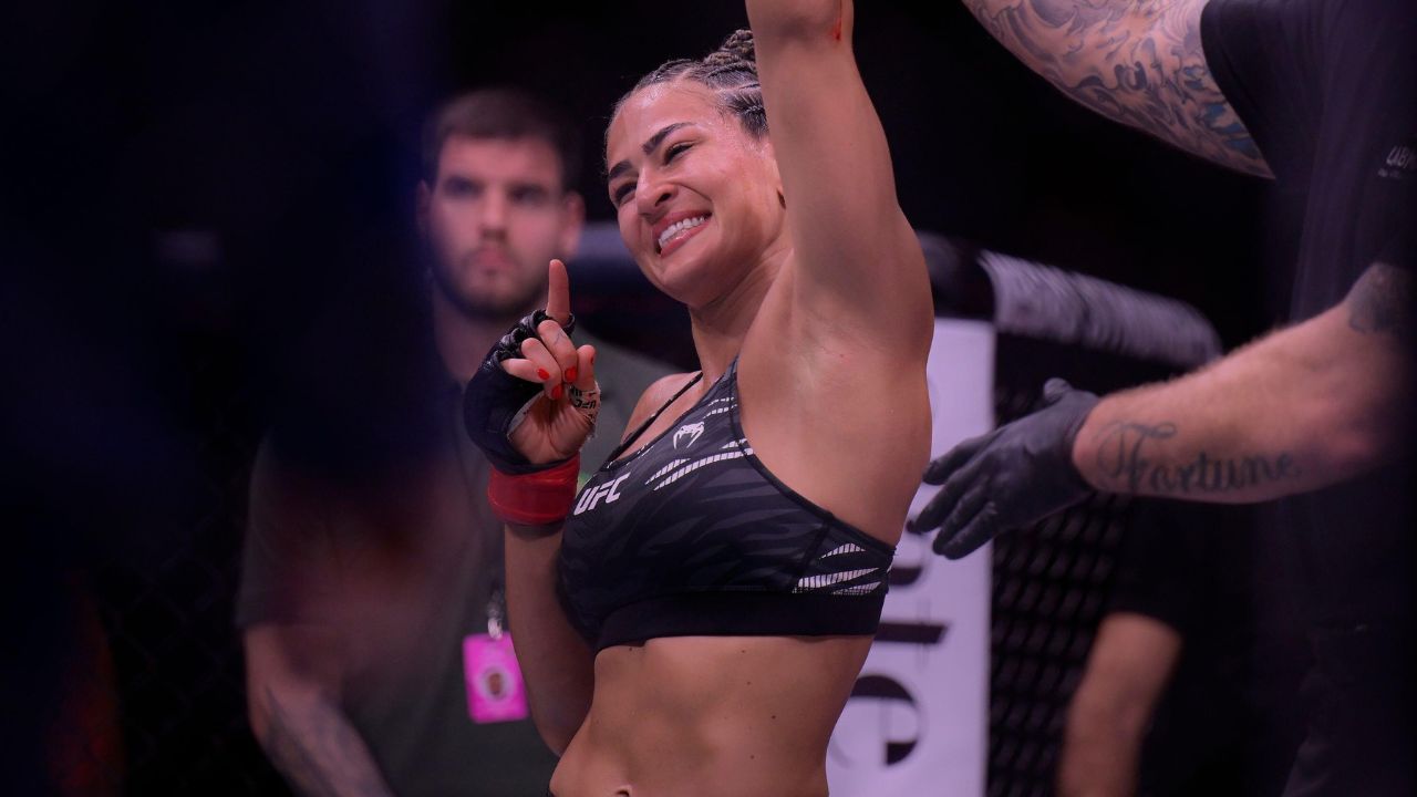 Brasileira mira cinturão e cobra renovação no topo de categoria no UFC