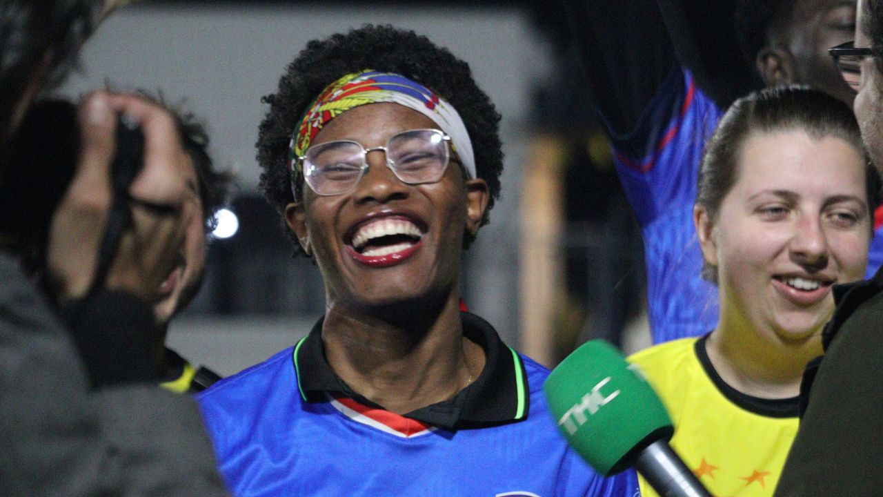 Em Curitiba, Brasil x Haiti transformou um bairro em cenário de Copa do Mundo