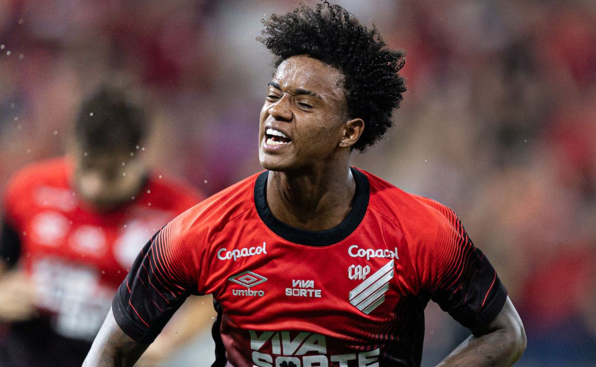 Ex-técnico do Athletico rebate críticas e faz previsão ousada sobre Bruninho