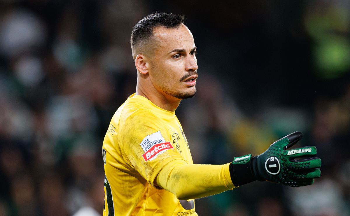 Lanterna da Série B contrata ex-goleiro do Coritiba que estava na Europa