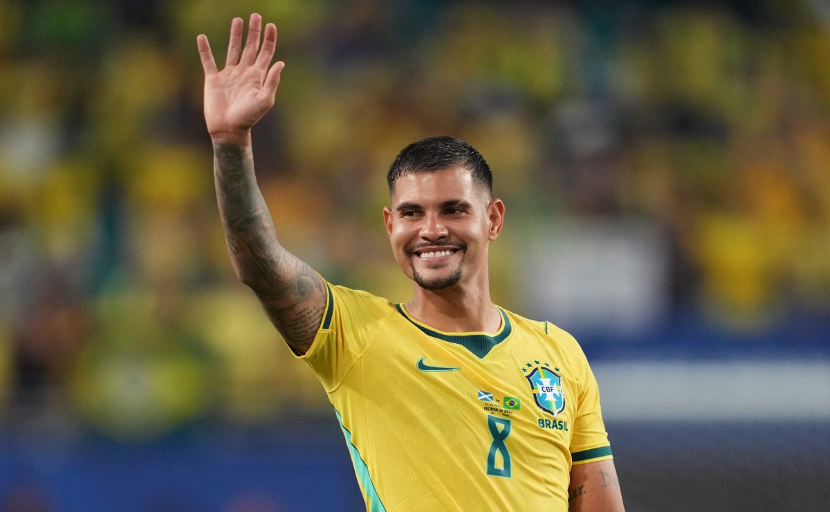 Destaque na Copa, Bruno Guimarães recebe oferta milionária de gigante europeu