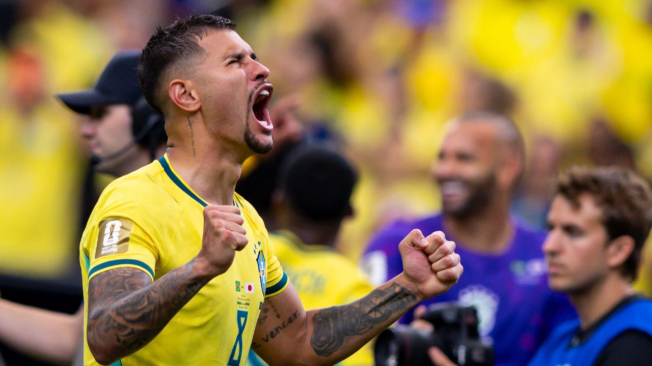 “Rei das assistências”: Bruno Guimarães iguala Gerson e Zico e fica só atrás de Pelé