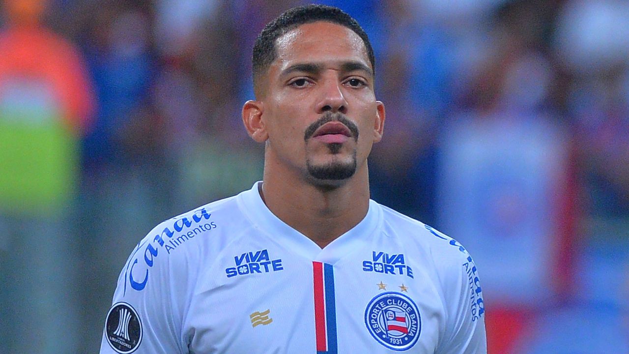 Athletico avalia contratação de lateral do Bahia após fracasso por Rodinei