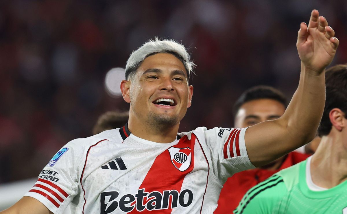 Athletico negocia contratação de atacante do River Plate