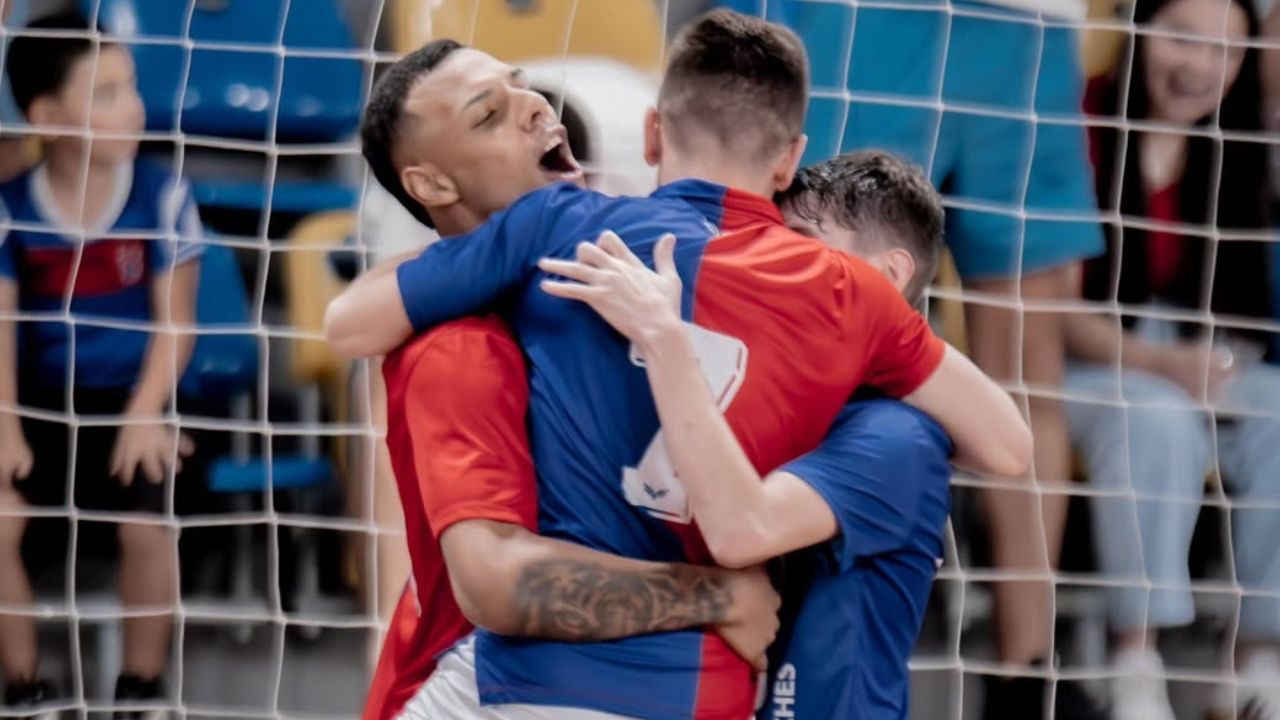 Paraná Clube se recupera da má fase com goleada no futsal