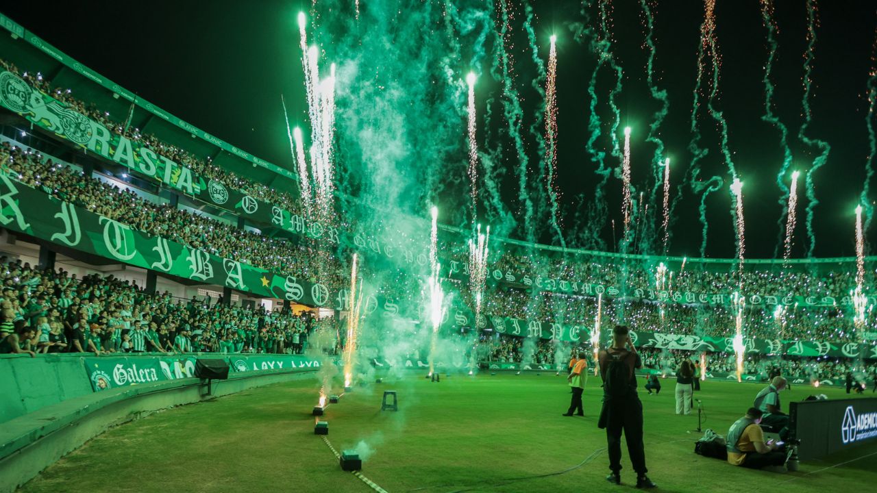 Casa cheia! Coritiba pode ter maior público da temporada contra o Palmeiras