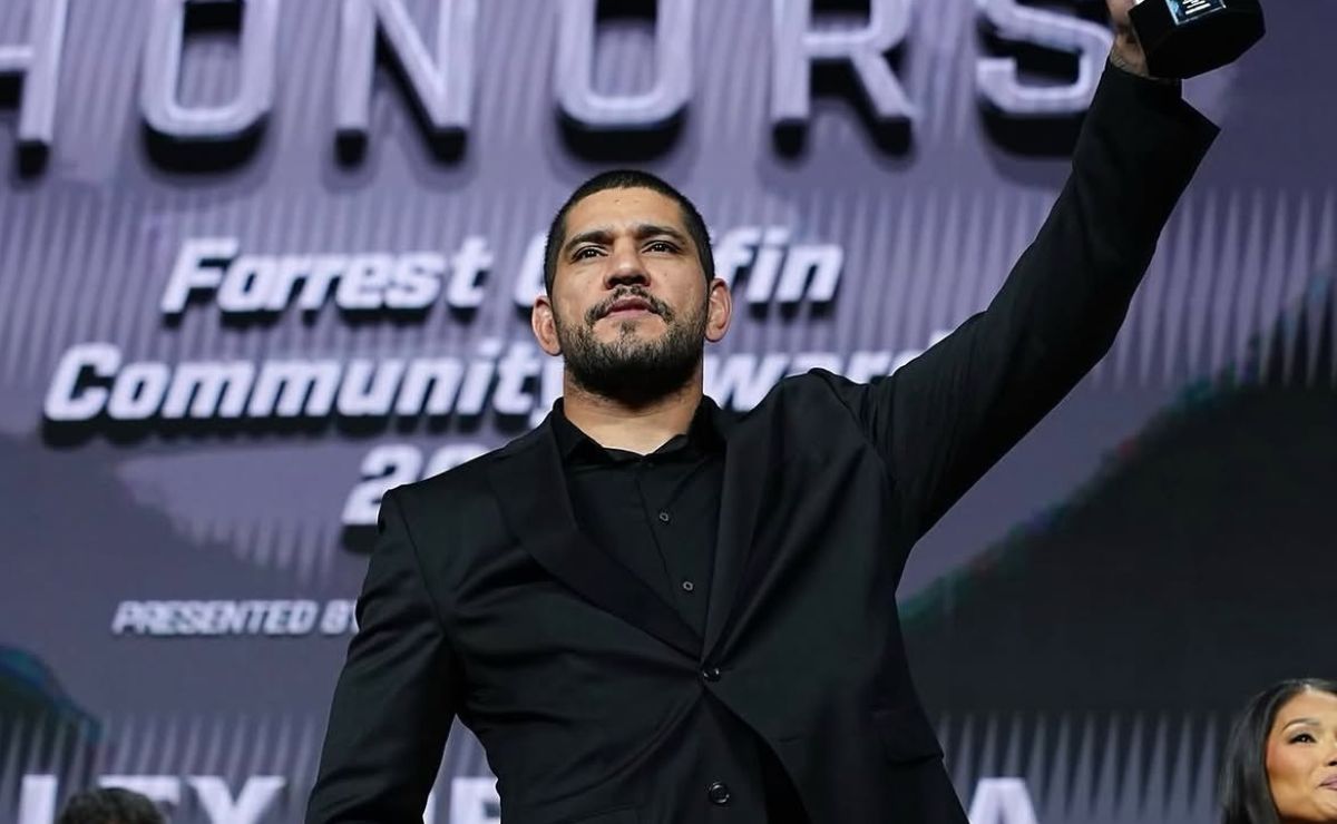 Poatan recebe premiação histórica do UFC por trabalho no Brasil