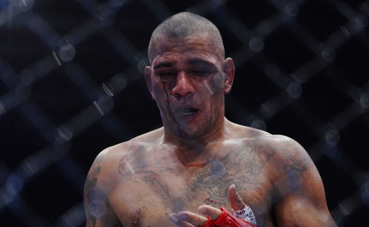 Jon Jones aponta erro de Poatan na estreia entre os pesados