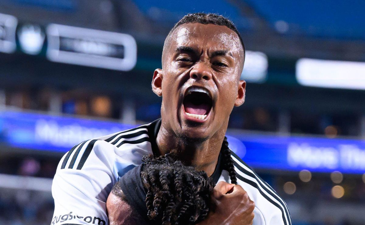 Athletico fecha com oitavo colombiano e sela terceira maior contratação da história