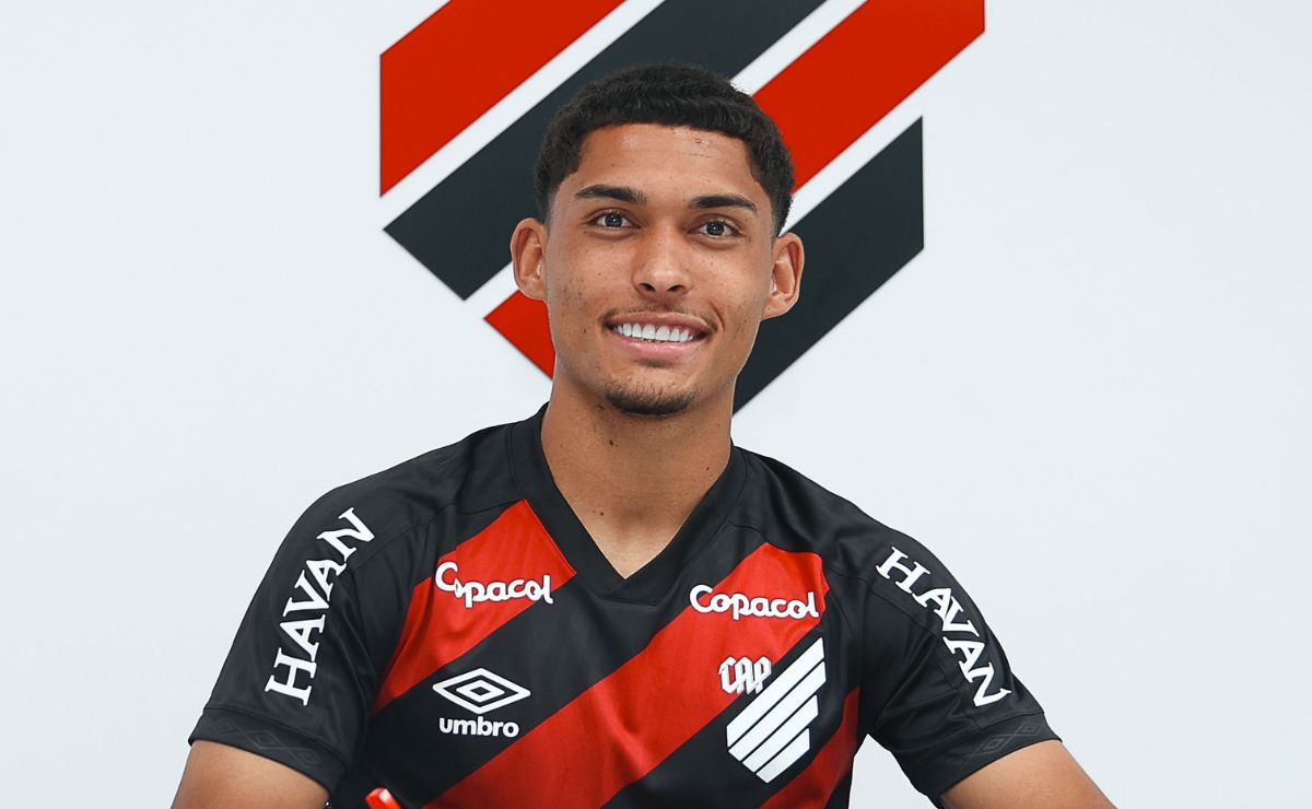 Athletico renova contrato de promessa até o fim de 2030