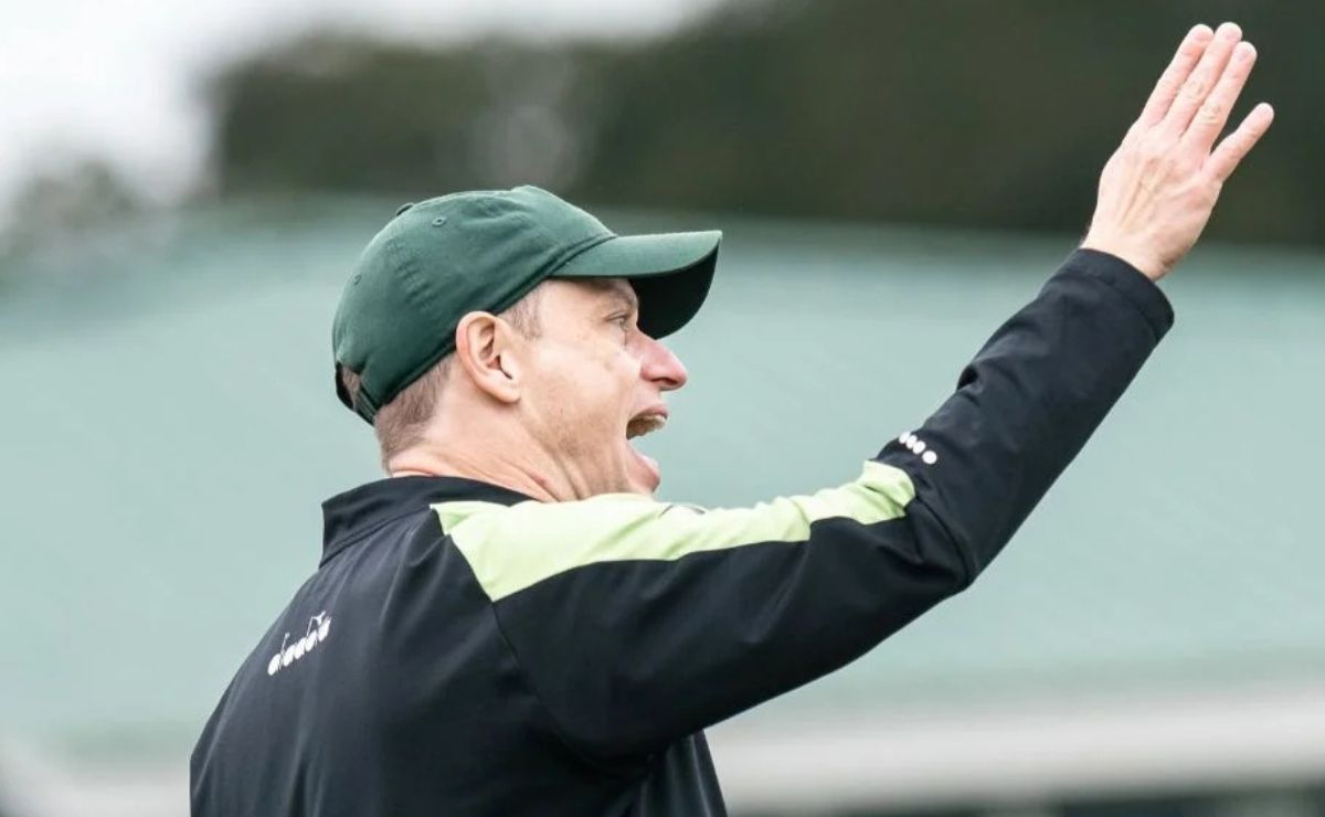 Seabra pode ganhar reforço após permanência no Coritiba