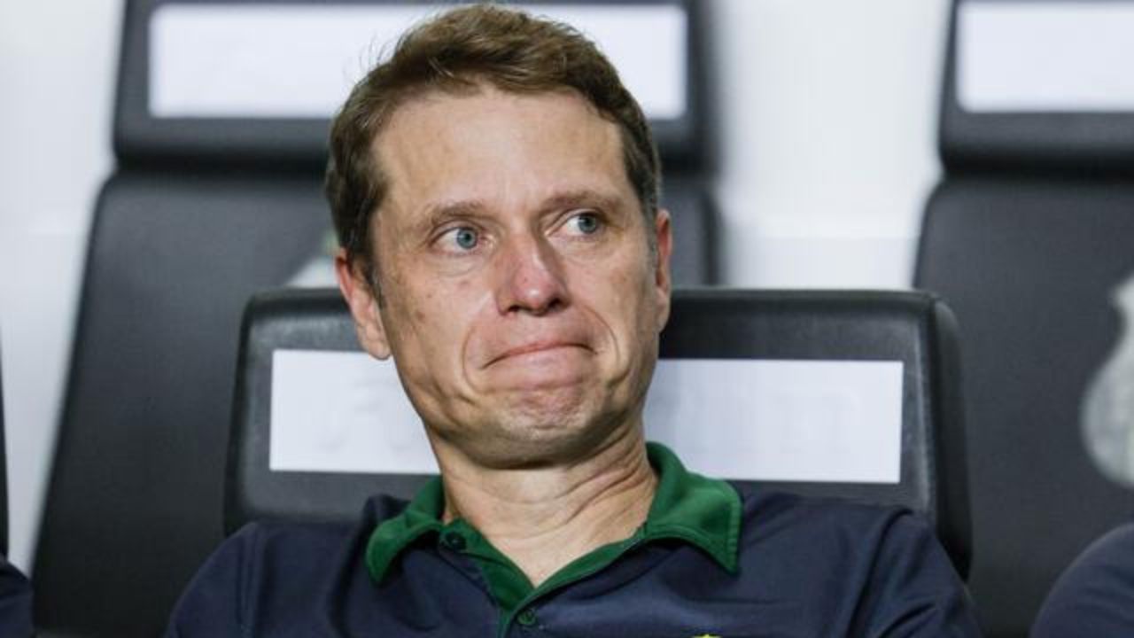 Seabra admite preocupação no Coritiba e tenta evitar queda do Bragantino
