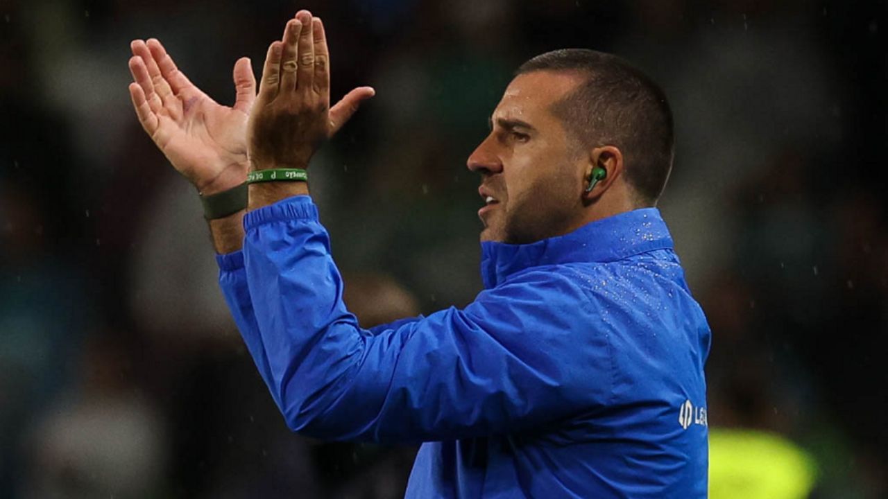 Auxiliar do Palmeiras elogia gramado do Couto Pereira após vitória sobre o Coritiba