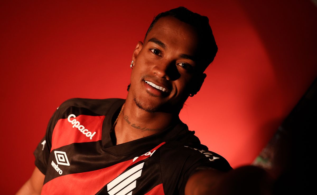 Athletico anuncia reforço histórico de R$ 20 milhões: “Muito feliz”