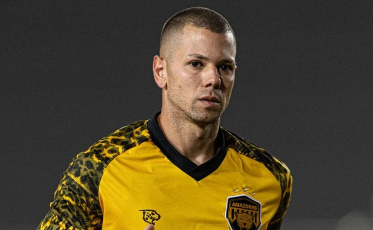 Ex-Paraná cobra R$ 8 milhões e recebe despedida polêmica de clube da Série C